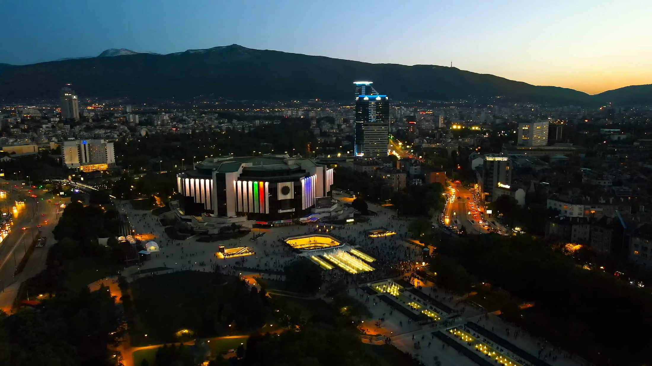 Национален дворец на културата, София и Витоша по залез, отвисоко